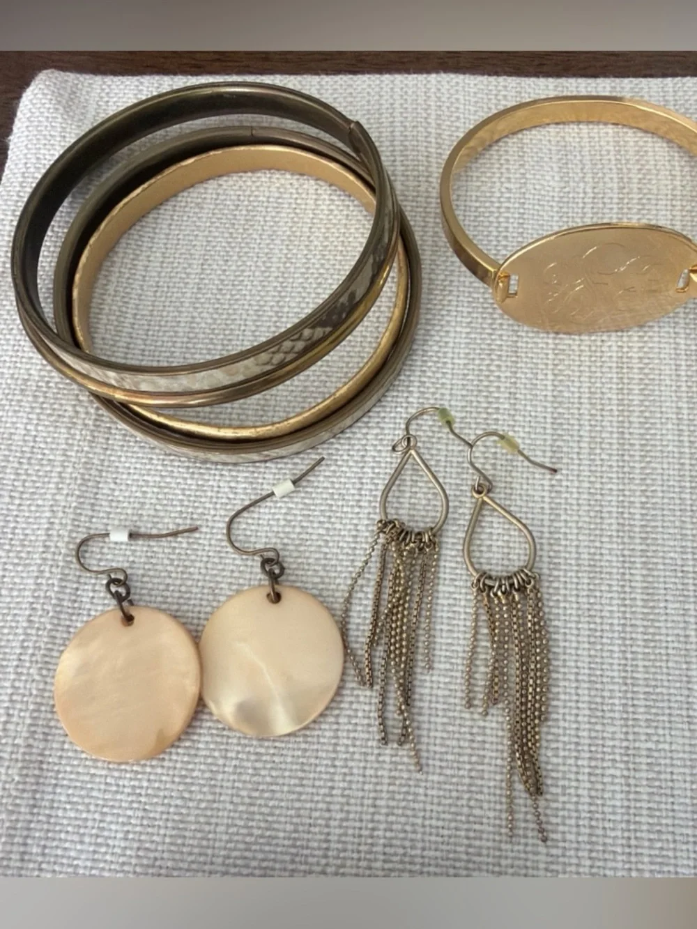 Jewelry lot Gold-Tone Bracelets, Earrings, Necklace - Women’s Statement Jewelry - Picture 2 of 5